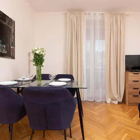 Apartment Center Elektoralna By Renters